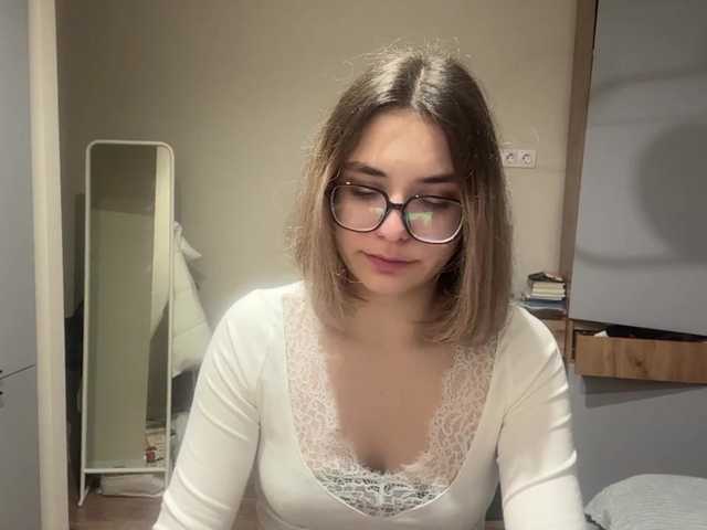 AlbaMihelcic live cam on BongaCams