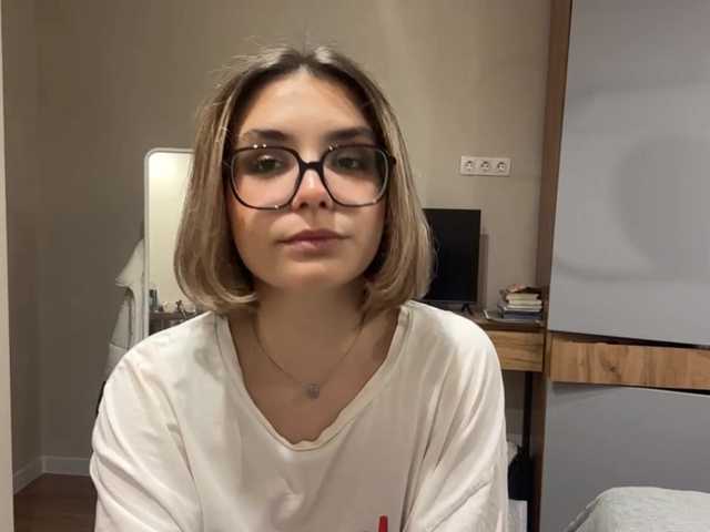 AlbaMihelcic live cam on BongaCams