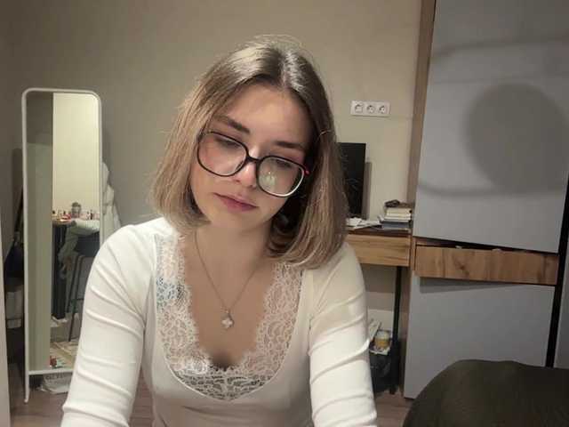 AlbaMihelcic live cam on BongaCams