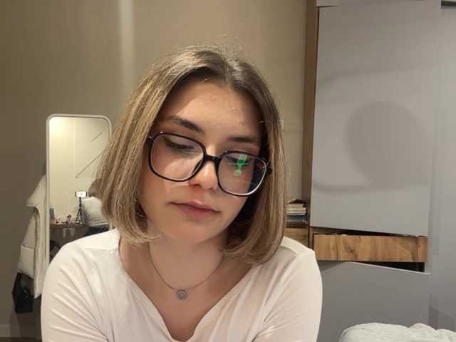 AlbaMihelcic live cam on BongaCams