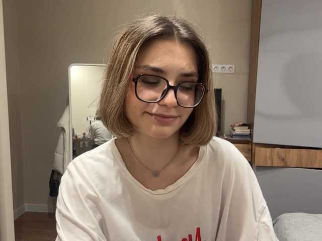 AlbaMihelcic live webcam show