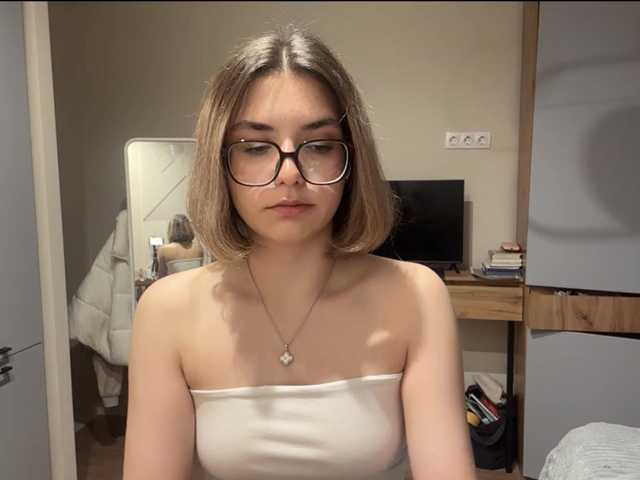 AlbaMihelcic live cam on BongaCams