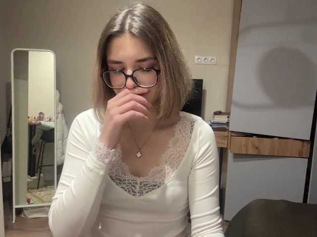AlbaMihelcic live cam on BongaCams