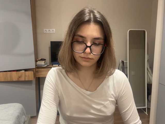AlbaMihelcic live cam on BongaCams