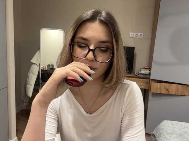 AlbaMihelcic live cam on BongaCams