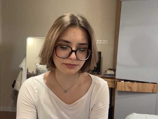 AlbaMihelcic live cam on BongaCams