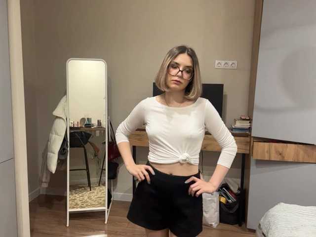 AlbaMihelcic live cam on BongaCams