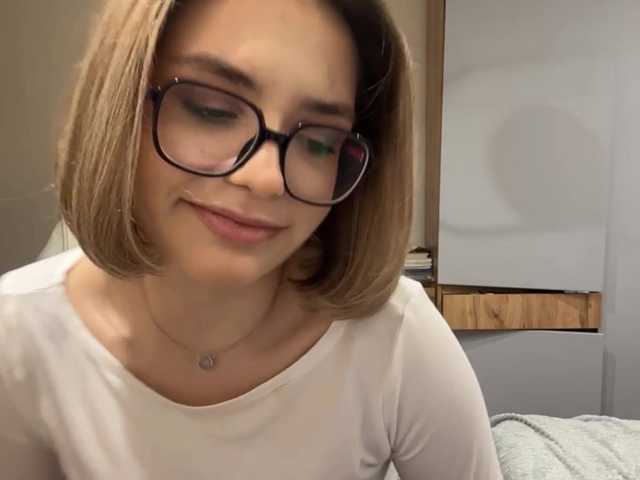 AlbaMihelcic live cam on BongaCams