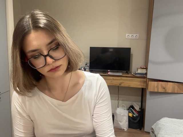 AlbaMihelcic live cam on BongaCams