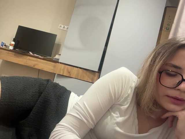 AlbaMihelcic live cam on BongaCams