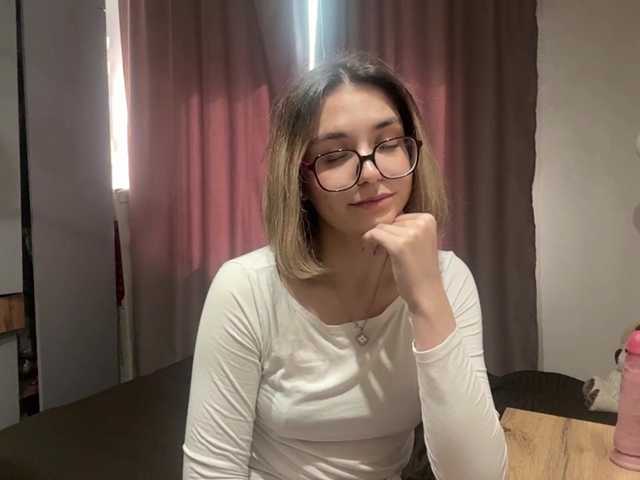 AlbaMihelcic live cam on BongaCams