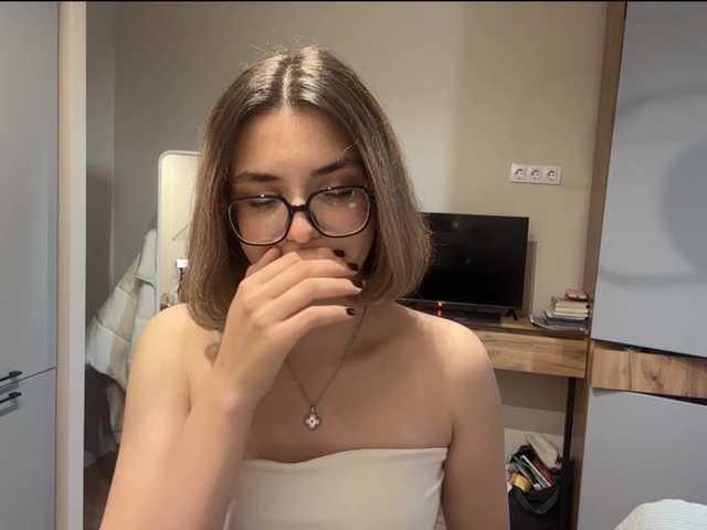 AlbaMihelcic live cam on BongaCams
