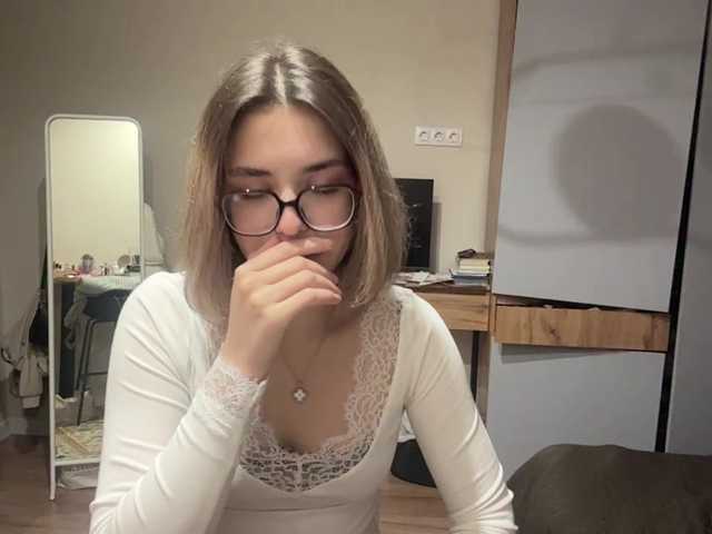 AlbaMihelcic live cam on BongaCams
