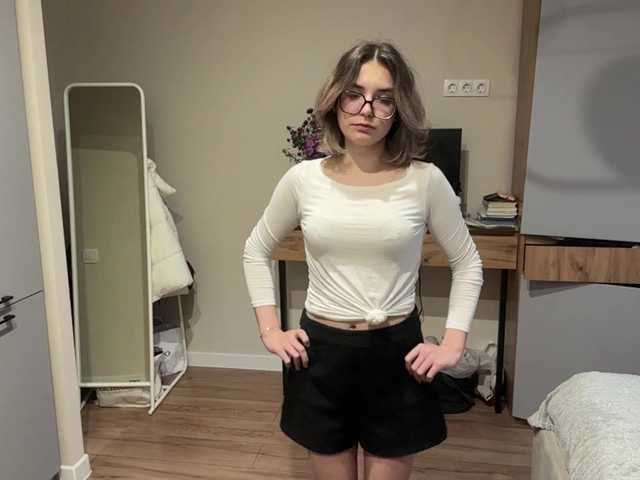 AlbaMihelcic live cam on BongaCams