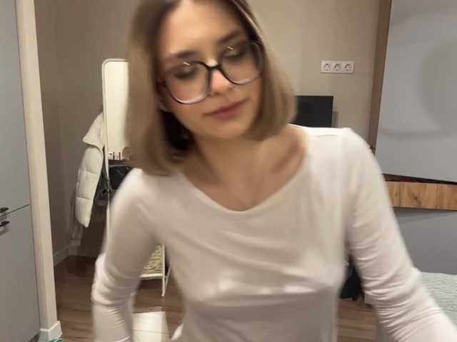 AlbaMihelcic live cam on BongaCams