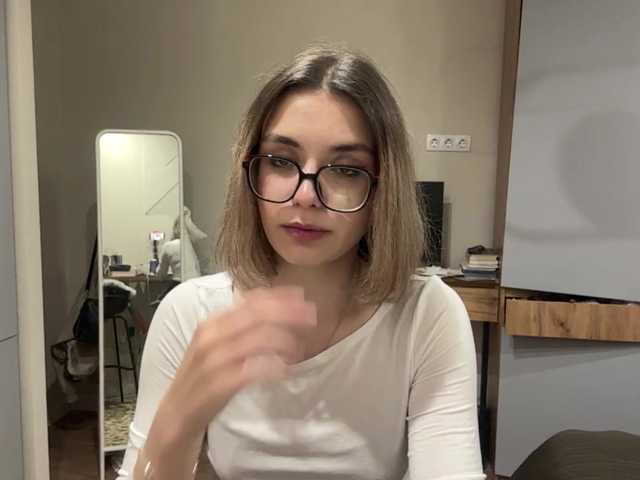 AlbaMihelcic live cam on BongaCams