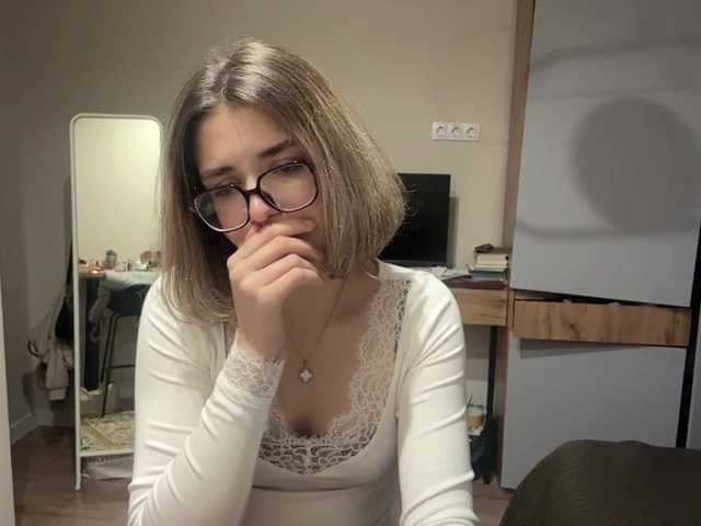 AlbaMihelcic live cam on BongaCams