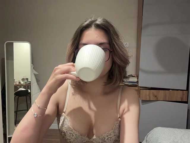 AlbaMihelcic live cam on BongaCams