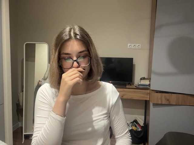 AlbaMihelcic live cam on BongaCams