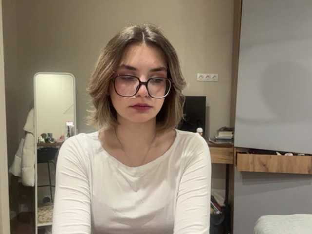 AlbaMihelcic live cam on BongaCams