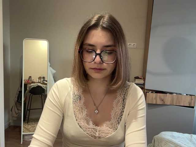 AlbaMihelcic live cam on BongaCams