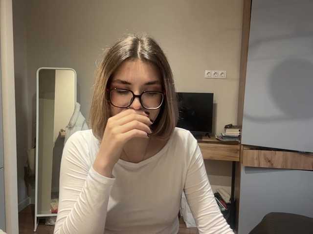 AlbaMihelcic live cam on BongaCams