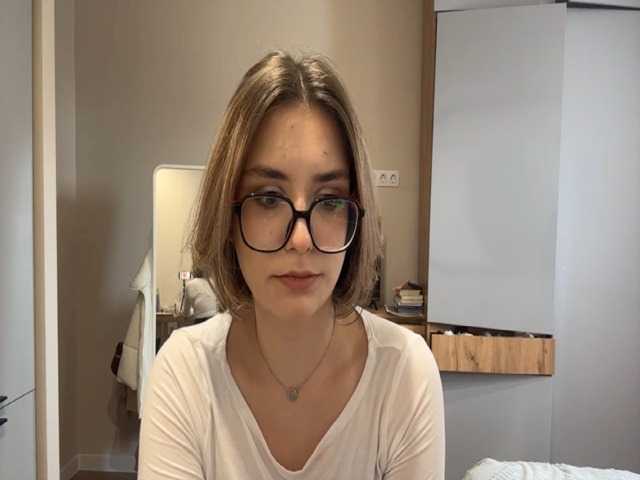 AlbaMihelcic live cam on BongaCams