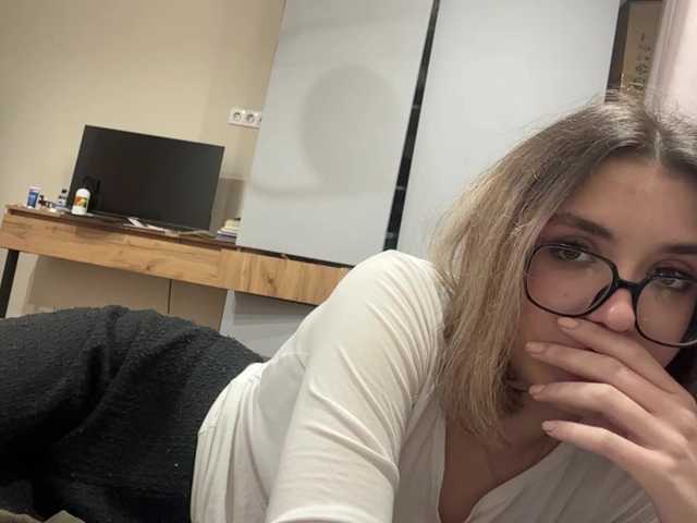 AlbaMihelcic live cam on BongaCams