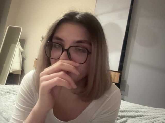 AlbaMihelcic live cam on BongaCams