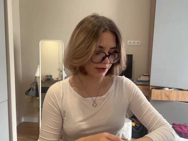AlbaMihelcic live cam on BongaCams