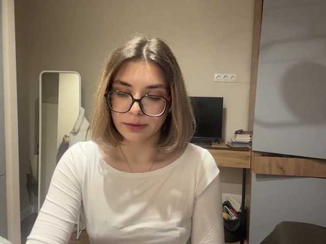 AlbaMihelcic live cam on BongaCams