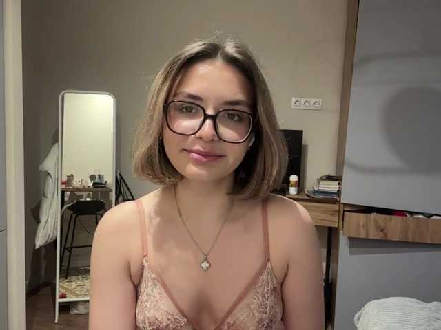 AlbaMihelcic live cam on BongaCams