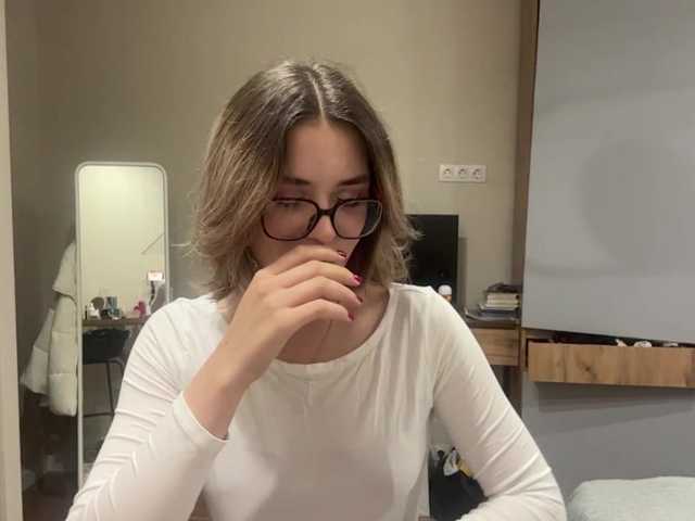 AlbaMihelcic live cam on BongaCams