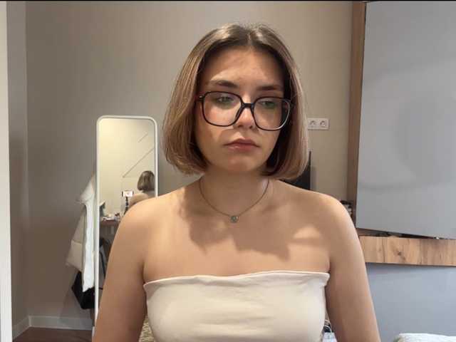 AlbaMihelcic live cam on BongaCams