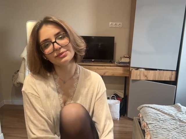 AlbaMihelcic live cam on BongaCams