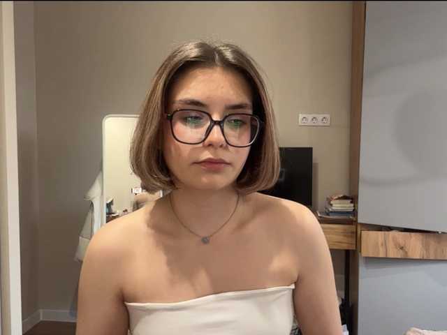 AlbaMihelcic live cam on BongaCams