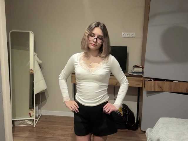AlbaMihelcic live cam on BongaCams