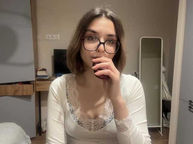 AlbaMihelcic live cam on BongaCams