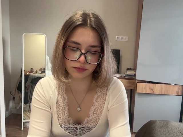 AlbaMihelcic live cam on BongaCams