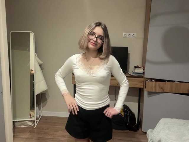 AlbaMihelcic live cam on BongaCams