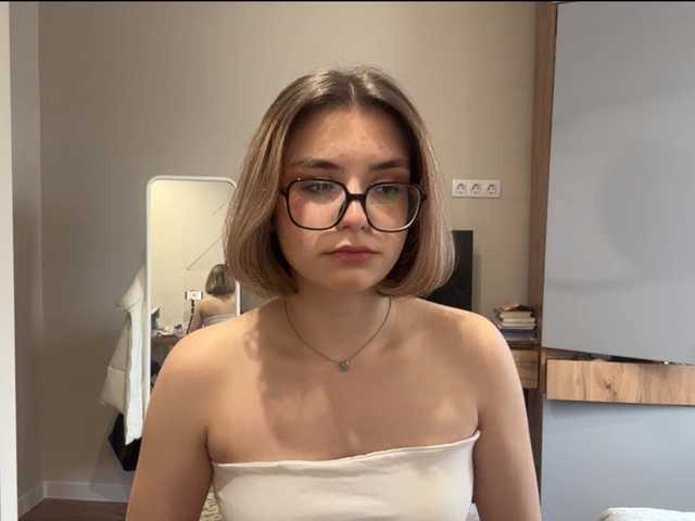 AlbaMihelcic live cam on BongaCams