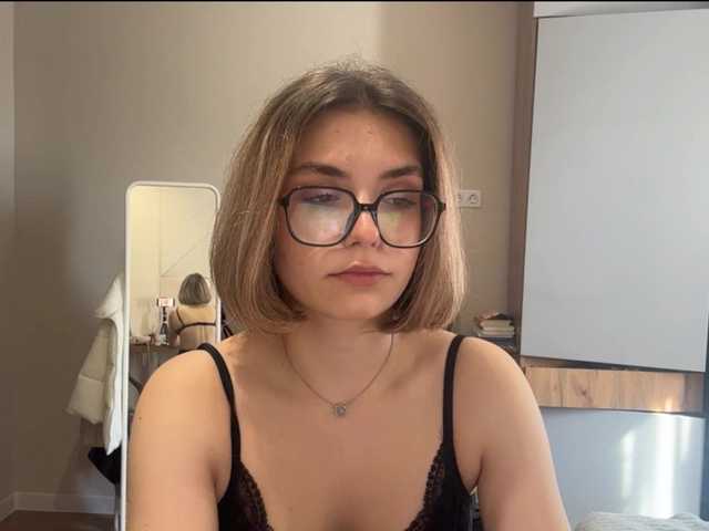 AlbaMihelcic live cam on BongaCams