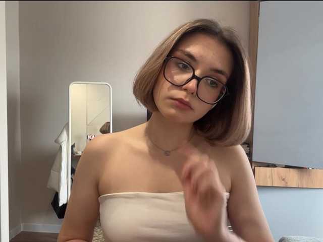 AlbaMihelcic live cam on BongaCams