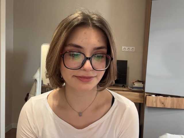 AlbaMihelcic live cam on BongaCams