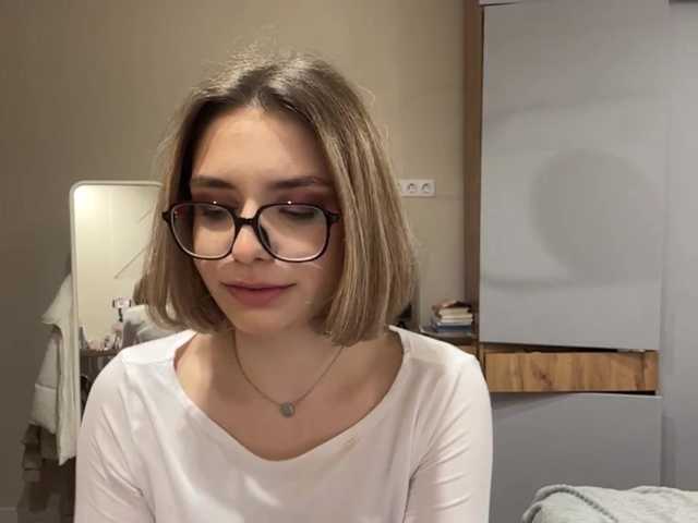 AlbaMihelcic live cam on BongaCams