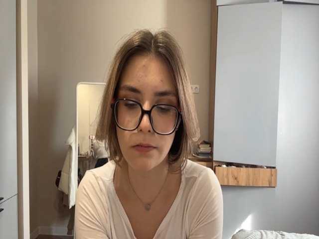 AlbaMihelcic live cam on BongaCams