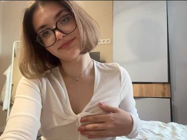 AlbaMihelcic live cam on BongaCams