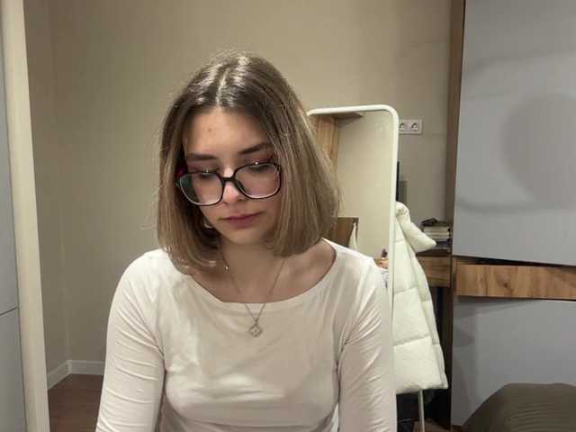 AlbaMihelcic live cam on BongaCams