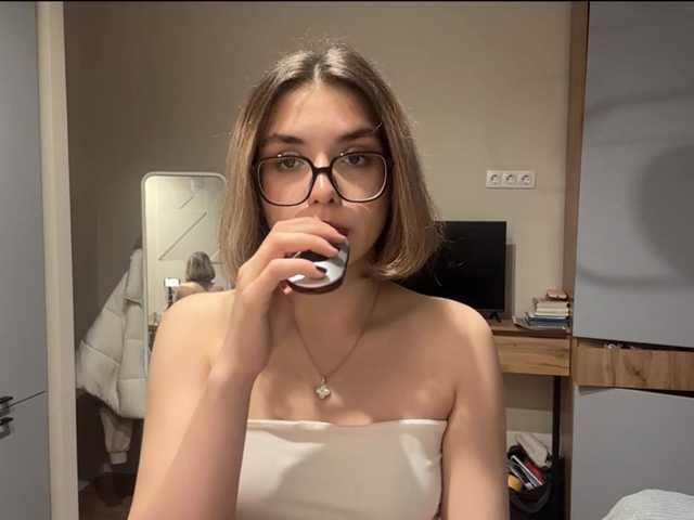 AlbaMihelcic live cam on BongaCams