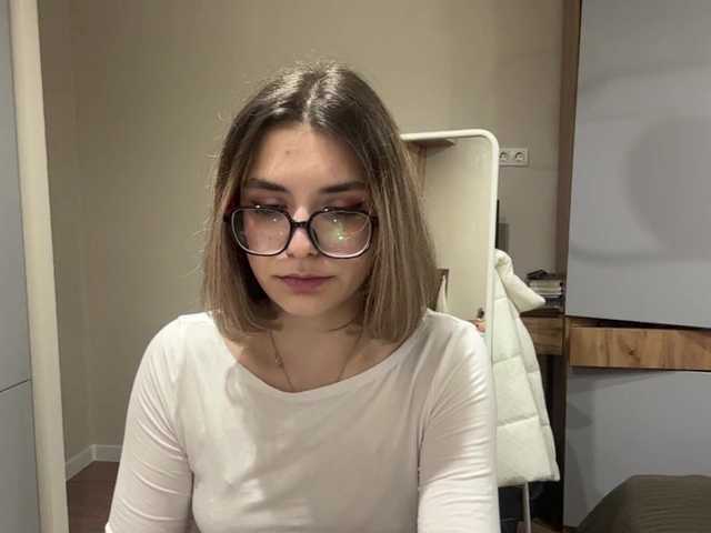 AlbaMihelcic live cam on BongaCams